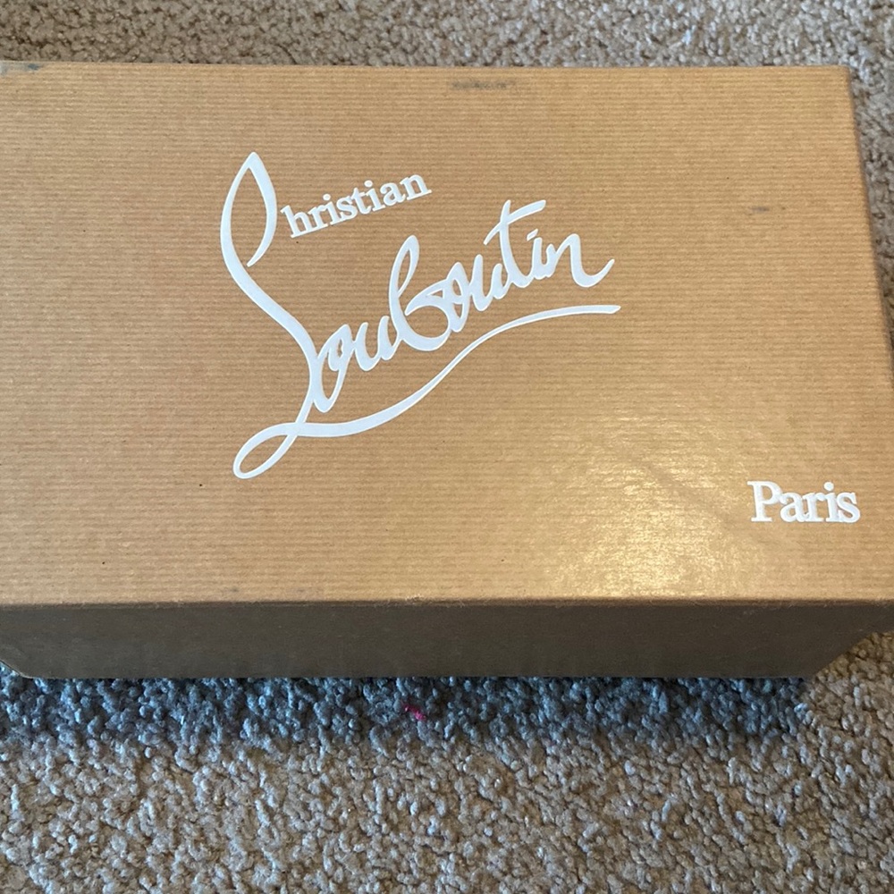 Nude Christian Louboutin pumps